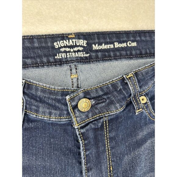 Levis Signature Jeans Women’s 12M W31 L32 Modern Boot Cut Stretch Denim Bootcut - Picture 3 of 7